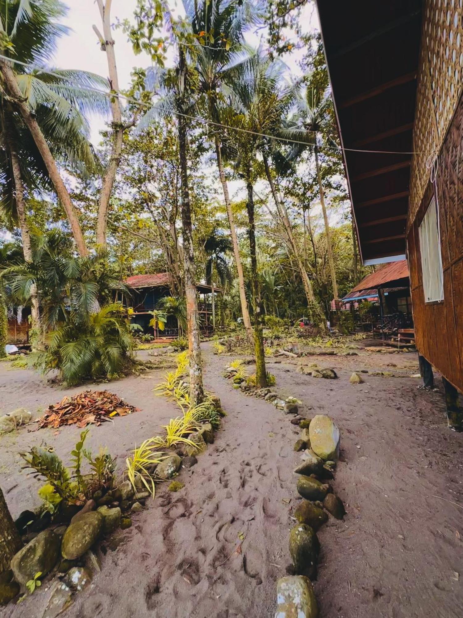 Playa Del Fuego Camiguin Beach Hostel & Resort Mambajao Kültér fotó